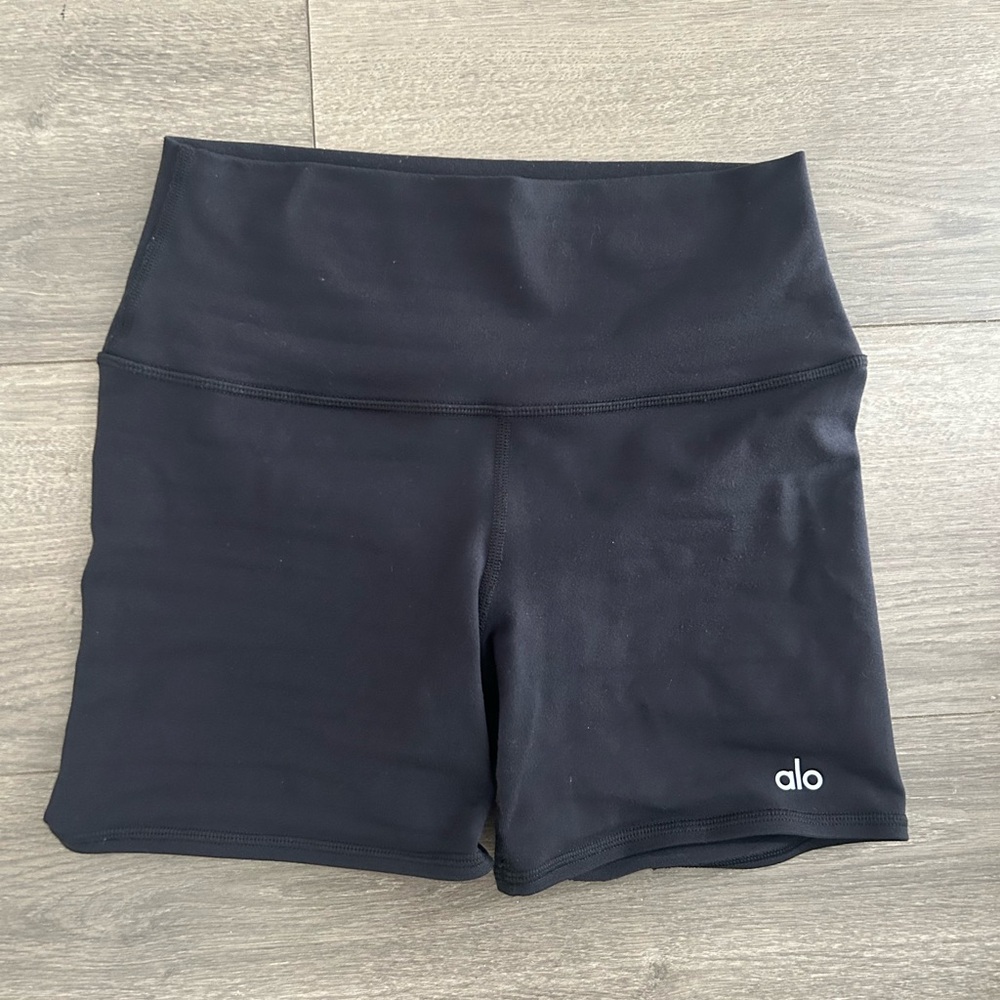 Alo Yoga 5” Airbrush High-Waist Biker Shorts – Black